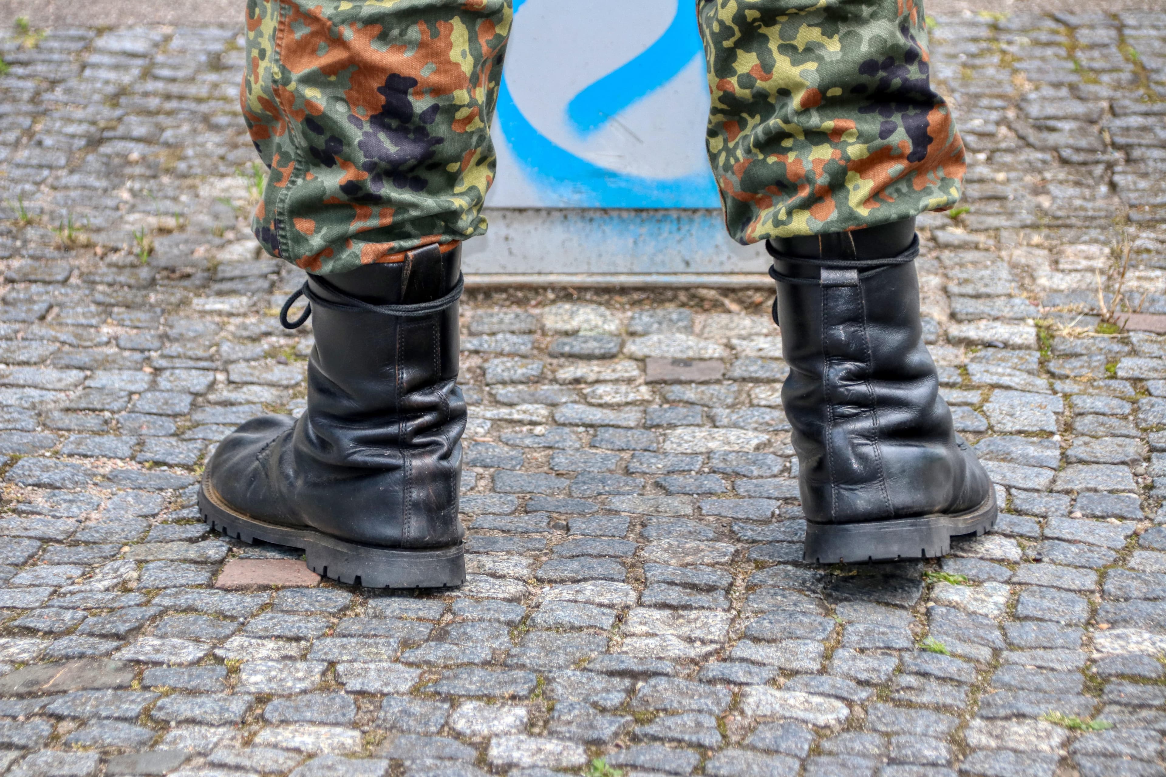 Caporal condamnat după ce a ucis câinele partenerei. Sentința definitivă a Curții Militare de Apel București