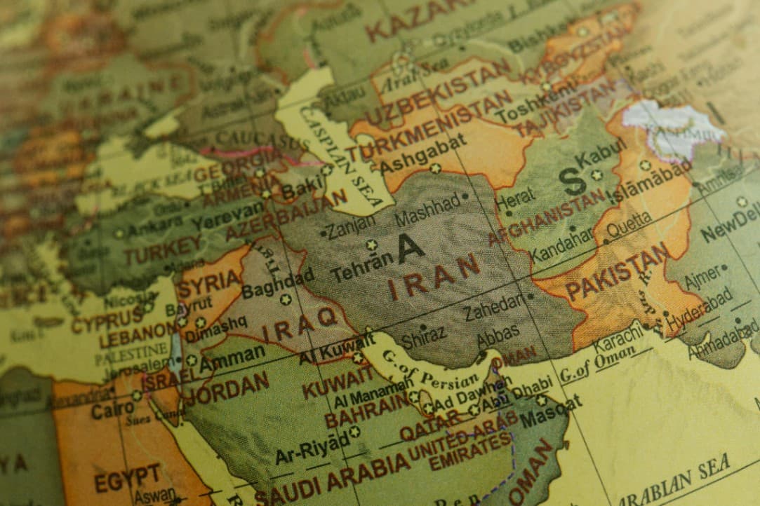 Iranul pune presiune pe internetul global. Teheranul vrea taxe pentru cablurile submarine din Ormuz