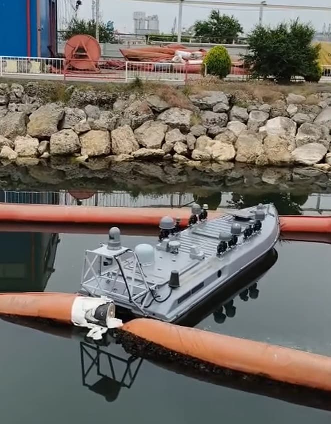 ANALIZĂ ArmySfera.ro. Cum a ajuns drona marină în Dana 78 din Portul Constanța? Accident sau navigație intenționată?