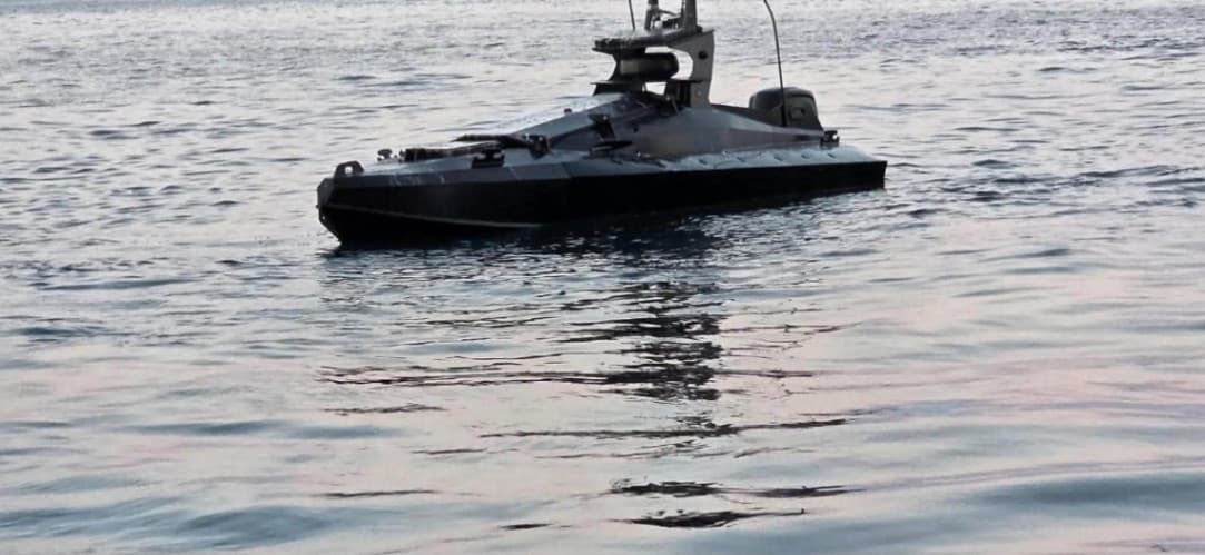 Alertă în Marea Neagră: o dronă marină încărcată cu explozibil, distrusă de un F-16 românesc lângă Neptun Deep