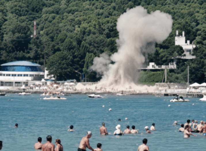Dronă prăbușită pe o plajă aglomerată din Rusia. Șase persoane, inclusiv trei copii, și-au pierdut viața, zeci de oameni au fost răniți | VIDEO